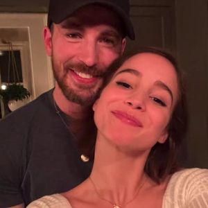 An Valentinstag: Chris Evans und Alba teilen verliebte Fotos