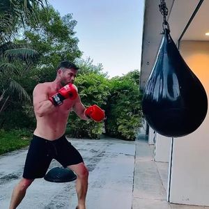 Muckis und Boxsack: Chris Hemsworth trainiert für "Avengers"
