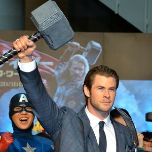 So viele Thor-Hammer hat Chris Hemsworth am Set geklaut