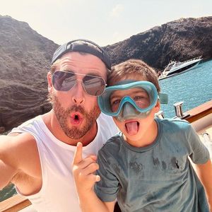 Seltene Fotos: Chris Hemsworth mit Zwillingssöhnen im Urlaub