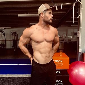 Fans wird noch heißer! Chris Hemsworth zeigt Hammer-Body