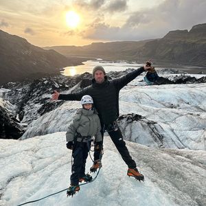 Abenteuerurlaub: Chris Hemsworth ist mit Tochter in Island