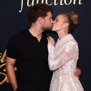 Benefizgala: JoJo Siwa und Chris Hughes knutschen verliebt