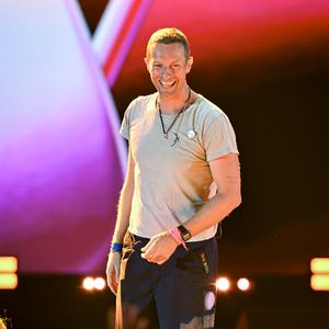 Clever versteckt: Chris Martin mit Influencerin erwischt