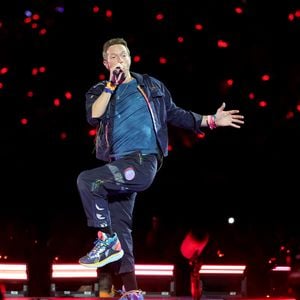 Während Konzert: Sänger Chris Martin deckt eine Affäre auf