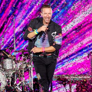 Schräg verkleidet: Chris Martin überrascht Fans in Las Vegas