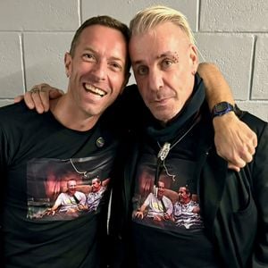 Ungeahnte Buddys: Chris Martin Arm in Arm mit Till Lindemann