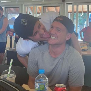 Datet Meghan Trainors BFF Chris Olsen etwa ihren Bruder?