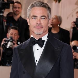 Chris Pine bringt neue Freundin zu den Golden Globes mit