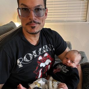 Chris Töpperwien und sein Baby Lino im coolen Partnerlook