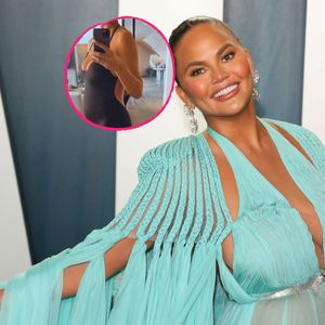 Enger Einteiler: Hier zeigt Chrissy Teigen ihr Babybäuchlein
