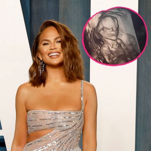 Süß: Schwangere Chrissy Teigen postet erstes Ultraschallbild