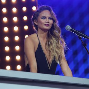 Ein Jahr nach Fehlgeburt: Chrissy Teigen kämpft mit Körper