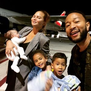 Chrissy Teigen und John Legend fliegen erstmals mit Kindern!