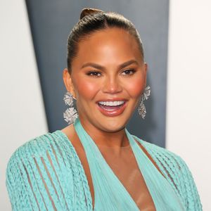 Ups! Chrissy Teigen verrät aus Versehen das Babygeschlecht