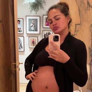 Pizza und Serien: So feierte Chrissy Teigen ihren Geburtstag