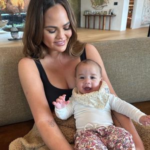Chrissy Teigen verzaubert mit süßem Mama-Tochter-Duett