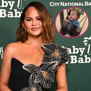 Zuckersüß: Chrissy Teigen präsentiert stolz alle vier Kinder