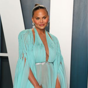 Nach Entschuldigung: Chrissy Teigen scherzt über Mobbing