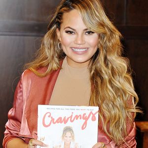 Schwanger & rastlos: Chrissy Teigen präsentiert ihr Kochbuch