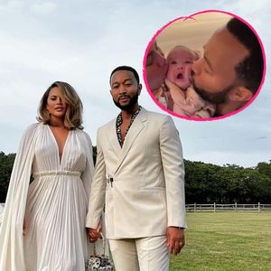 Chrissy Teigen und John Legend knutschen ihre Tochter ab