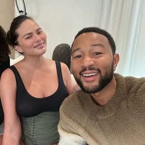 Eine Woche nach der Geburt: Chrissy Teigen verbindet Bauch