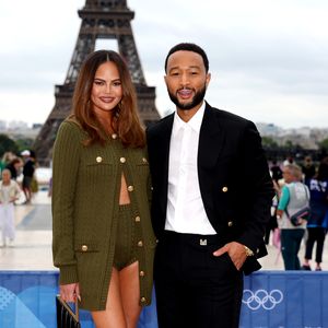 Chrissy Teigen wehrt sich gegen Hate für ihr Olympia-Outfit!