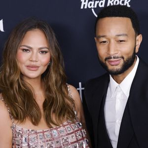 18 Jahre Liebe: Chrissy Teigen und John feiern Jahrestag