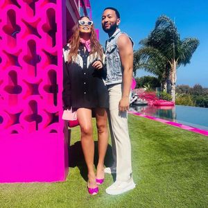 Chrissy Teigen und John schlafen mit Kids im Barbie-Paradies