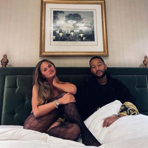 "Hallo Ehemann": Chrissy Teigen teilt heißes Foto mit John