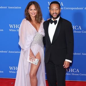 Chrissy Teigen und John Legend strahlen bei Gala-Dinner!