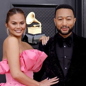 Chrissy Teigen konnte John Legend nicht zu Grammys begleiten