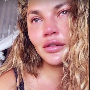 Chrissy Teigen zeigt sich weinend nach einer Therapiestunde