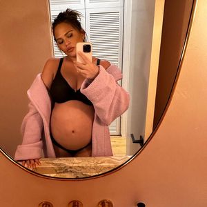 Wo bleibt das Baby? Chrissy Teigen ist immer noch schwanger
