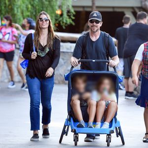 Spaß-Trip: Christian Bale mit Frau und Sohn im Disneyland