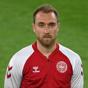Schock bei EM: Dänen-Kicker Eriksen muss wiederbelebt werden