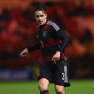 Seine Freundin hat Krebs: DFB-Kicker setzt Zeichen der Liebe