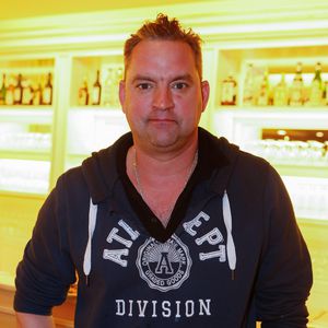 "Lindenstraße"-Star Christian Kahrmann verkauft Café-Möbel