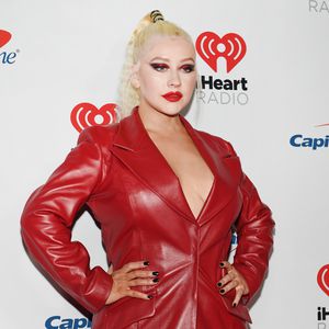 Mit Hut & Brille: Xtina & Jimmy Fallon spielen in U-Bahn!