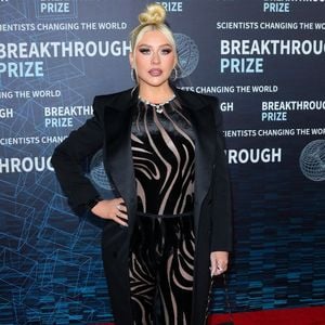 Christina Aguilera cruist im Rollstuhl durchs Disneyland!
