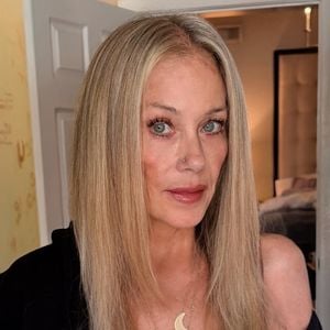 Nach Monaten in Klinik zeigt sich Christina Applegate wieder
