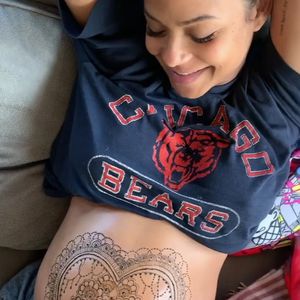 Christina Milian bemalt ihren Babybauch mit Henna-Farbe