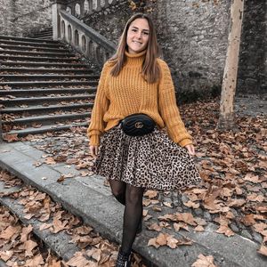 Taube Influencerin bringt Followern Gebärdensprache bei