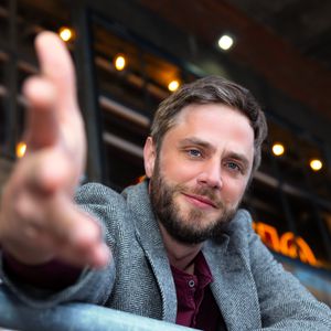 Nach Serientod: BTN-Star will TV-Grabstein als Deko behalten
