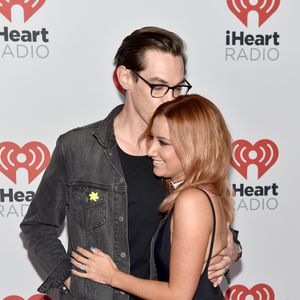 Spießig? Ashley Tisdale geht mit Verlobtem wandern