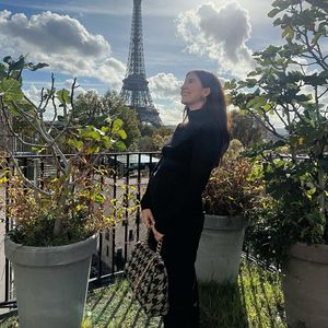Strahlend! Chryssanthi Kavazi zeigt ihren Babybauch in Paris