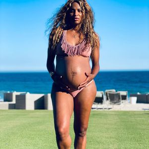 Riesenkugel! Schwangere Ciara zeigt Babybauch in Bikini