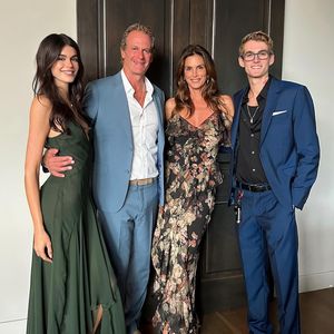 Familienfoto: Cindy Crawford teilt seltenen Schnappschuss