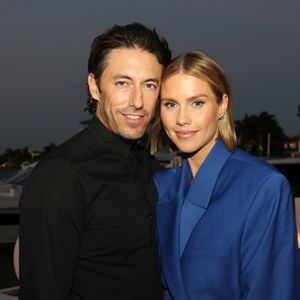 Seltenheit: Claire Holt zeigt sich gemeinsam mit ihrem Mann