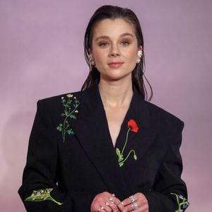 Darum hat "Bridgerton"-Star Claudia Jessie kein Social Media